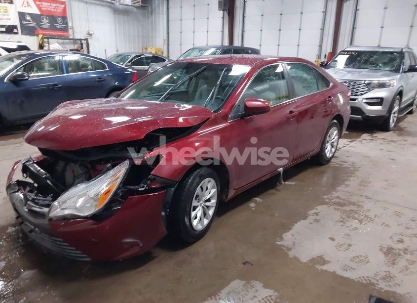 Photo 2 of 2017 Toyota Camry LE (VIN 4T1BF1FK0HU692900)