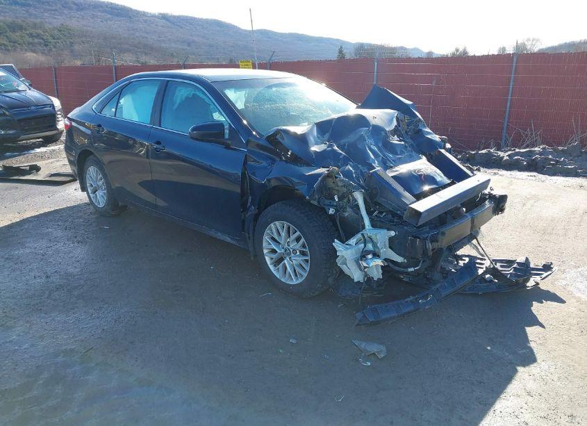 2017 Toyota Camry LE (VIN 4T1BF1FK0HU693478) main photo