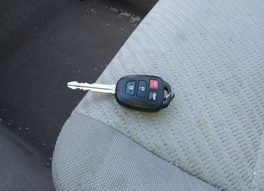 Photo 11 of 2017 Toyota Camry LE (VIN 4T1BF1FK0HU693478)