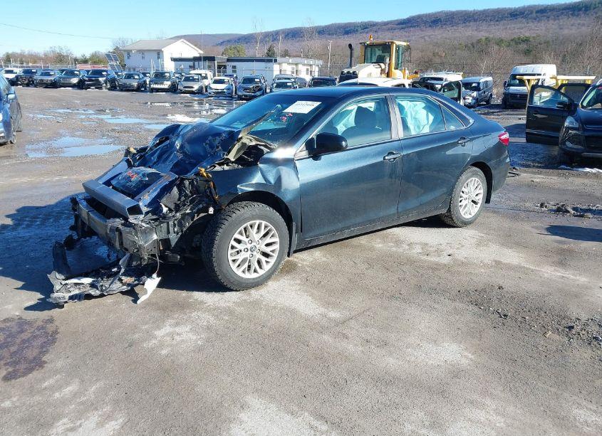 Photo 2 of 2017 Toyota Camry LE (VIN 4T1BF1FK0HU693478)