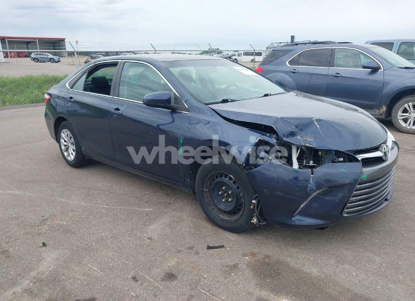 2017 Toyota Camry LE (VIN 4T1BF1FK0HU701093) main photo