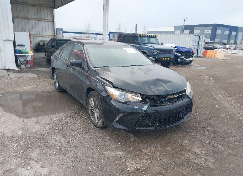 2017 Toyota Camry SE (VIN 4T1BF1FK0HU702583) main photo