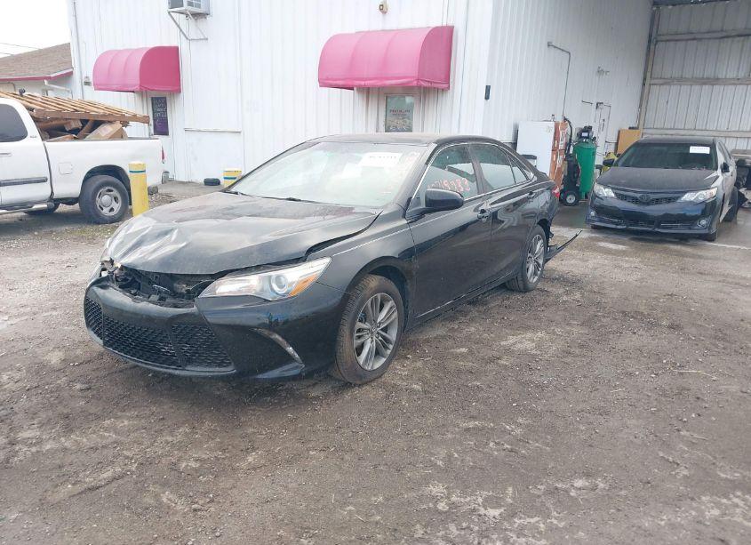 Photo 2 of 2017 Toyota Camry SE (VIN 4T1BF1FK0HU702583)