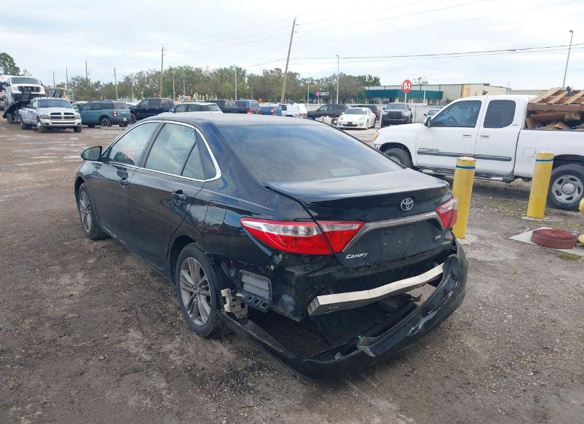 Photo 3 of 2017 Toyota Camry SE (VIN 4T1BF1FK0HU702583)