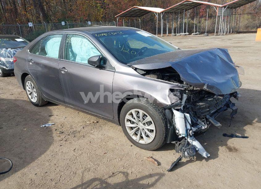 2017 Toyota Camry LE (VIN 4T1BF1FK0HU710781) main photo