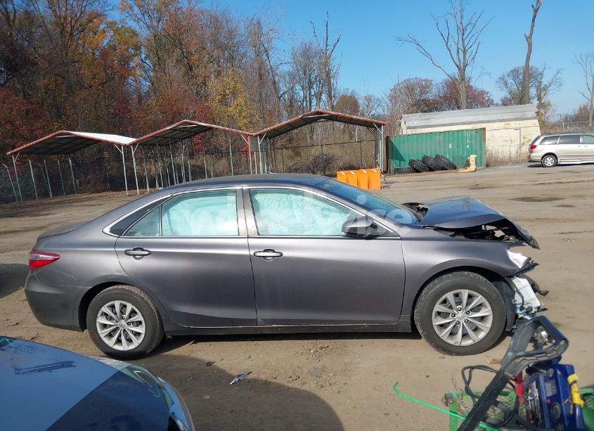 Photo 13 of 2017 Toyota Camry LE (VIN 4T1BF1FK0HU710781)