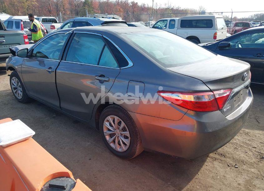 Photo 3 of 2017 Toyota Camry LE (VIN 4T1BF1FK0HU710781)