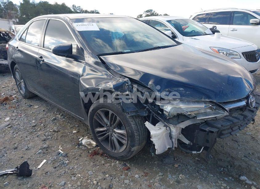 2017 Toyota Camry SE (VIN 4T1BF1FK0HU720288) main photo