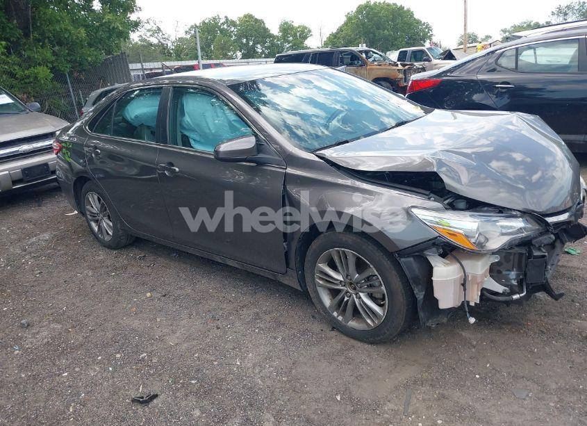 2017 Toyota Camry SE (VIN 4T1BF1FK0HU769281) main photo