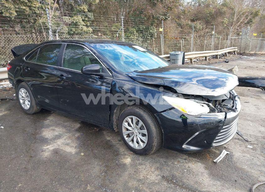 2017 Toyota Camry LE/XLE/SE/XSE (VIN 4T1BF1FK0HU779843) main photo