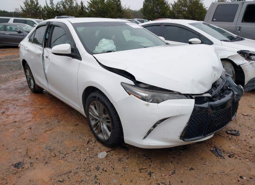 2017 Toyota Camry SE (VIN 4T1BF1FK0HU784881) main photo