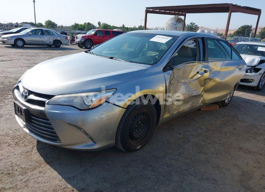 Photo 2 of 2017 Toyota Camry LE (VIN 4T1BF1FK0HU809990)