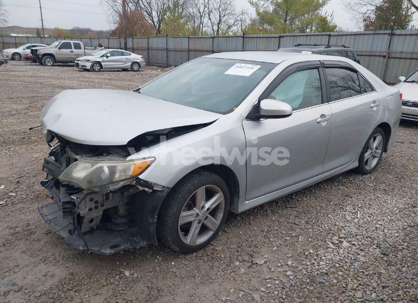 Photo 2 of 2012 Toyota Camry SE (VIN 4T1BF1FK1CU118606)