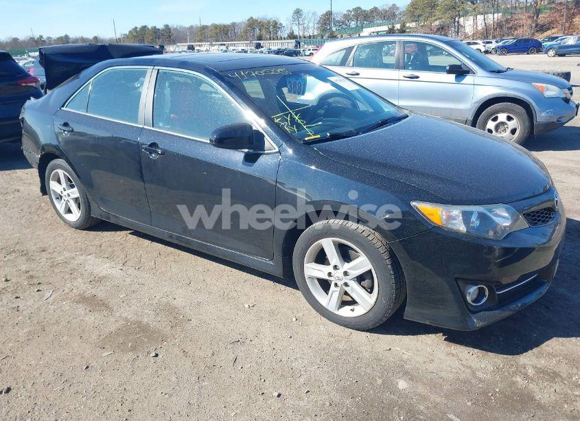 2012 Toyota Camry SE (VIN 4T1BF1FK1CU504720) main photo