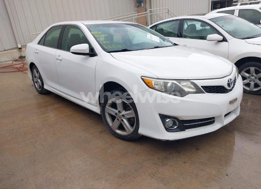 2012 Toyota Camry SE (VIN 4T1BF1FK1CU544747) main photo