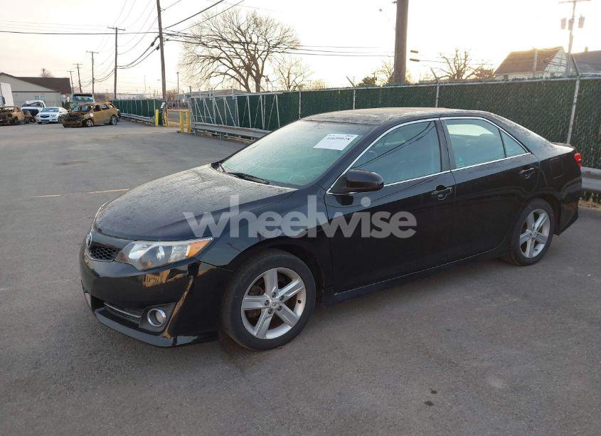 Photo 2 of 2012 Toyota Camry SE (VIN 4T1BF1FK1CU575688)
