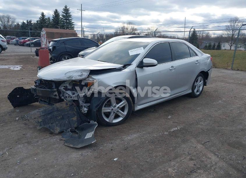 Photo 2 of 2013 Toyota Camry SE (VIN 4T1BF1FK1DU206993)