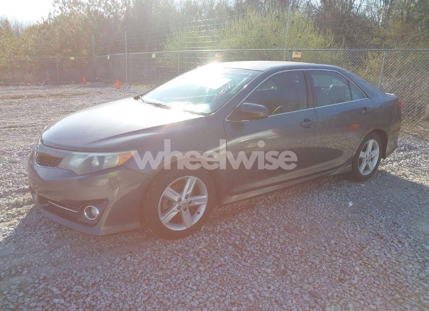 Photo 2 of 2013 Toyota Camry SE (VIN 4T1BF1FK1DU214074)