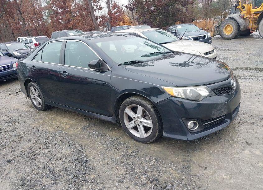2013 Toyota Camry SE (VIN 4T1BF1FK1DU215225) main photo