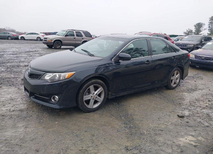 Photo 2 of 2013 Toyota Camry SE (VIN 4T1BF1FK1DU215225)