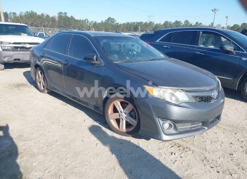 2013 Toyota Camry SE (VIN 4T1BF1FK1DU215306) main photo