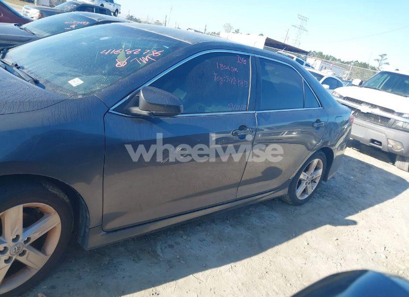 Photo 13 of 2013 Toyota Camry SE (VIN 4T1BF1FK1DU215306)