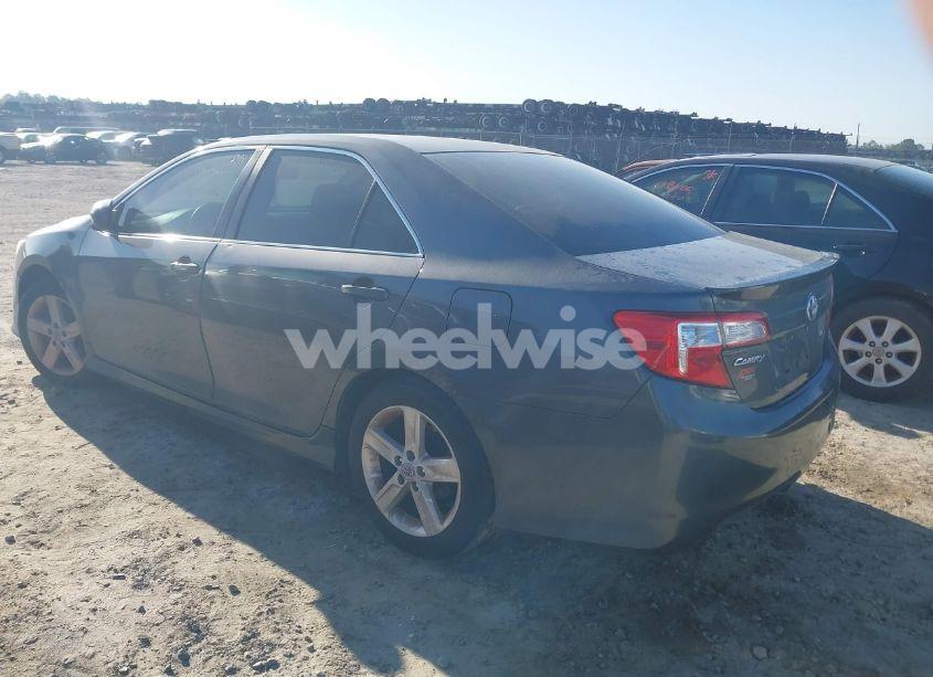 Photo 3 of 2013 Toyota Camry SE (VIN 4T1BF1FK1DU215306)