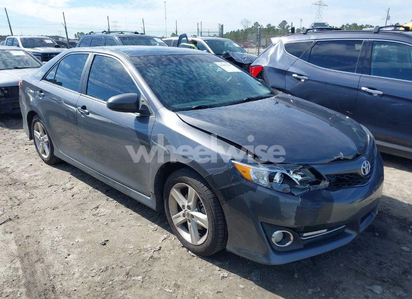 2013 Toyota Camry SE (VIN 4T1BF1FK1DU238097) main photo