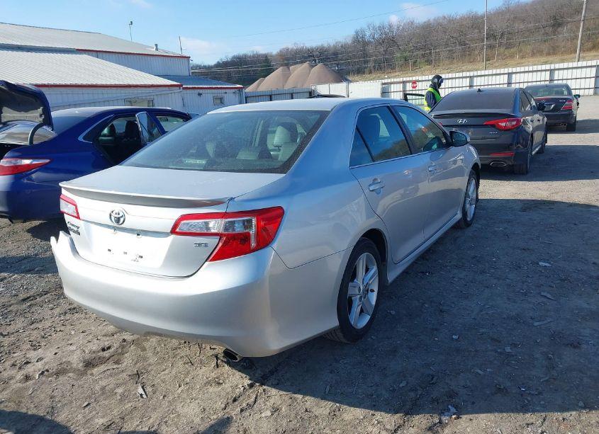Photo 4 of 2013 Toyota Camry SE (VIN 4T1BF1FK1DU249293)