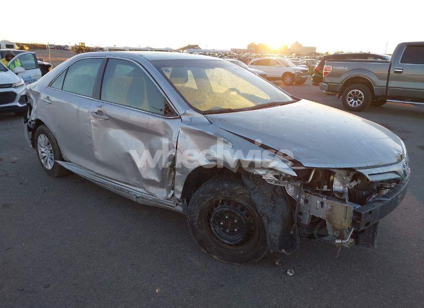 2013 Toyota Camry LE (VIN 4T1BF1FK1DU272007) main photo