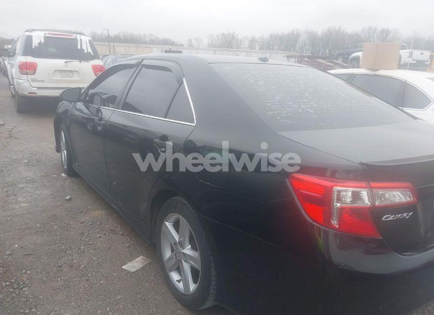 Photo 3 of 2013 Toyota Camry SE (VIN 4T1BF1FK1DU278311)