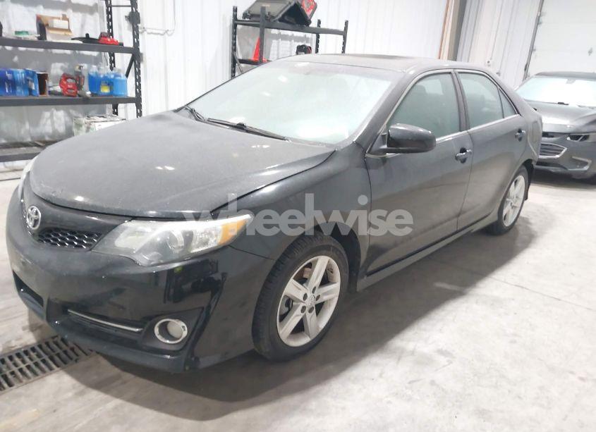 Photo 2 of 2013 Toyota Camry SE (VIN 4T1BF1FK1DU283766)