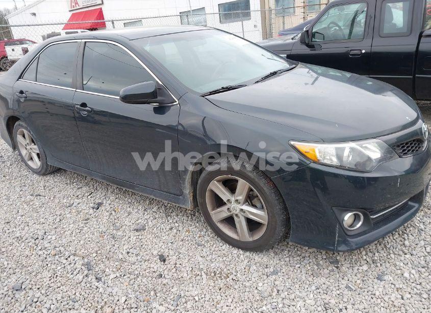 2013 Toyota Camry SE (VIN 4T1BF1FK1DU640556) main photo