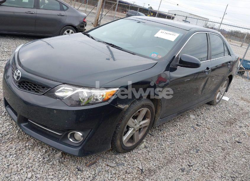 Photo 2 of 2013 Toyota Camry SE (VIN 4T1BF1FK1DU640556)