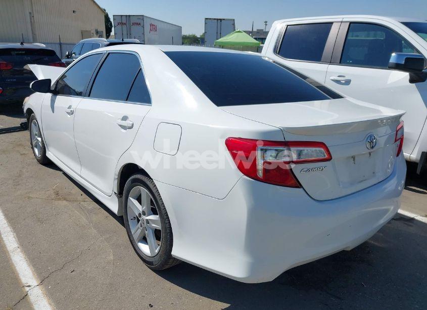 Photo 3 of 2013 Toyota Camry SE (VIN 4T1BF1FK1DU653565)