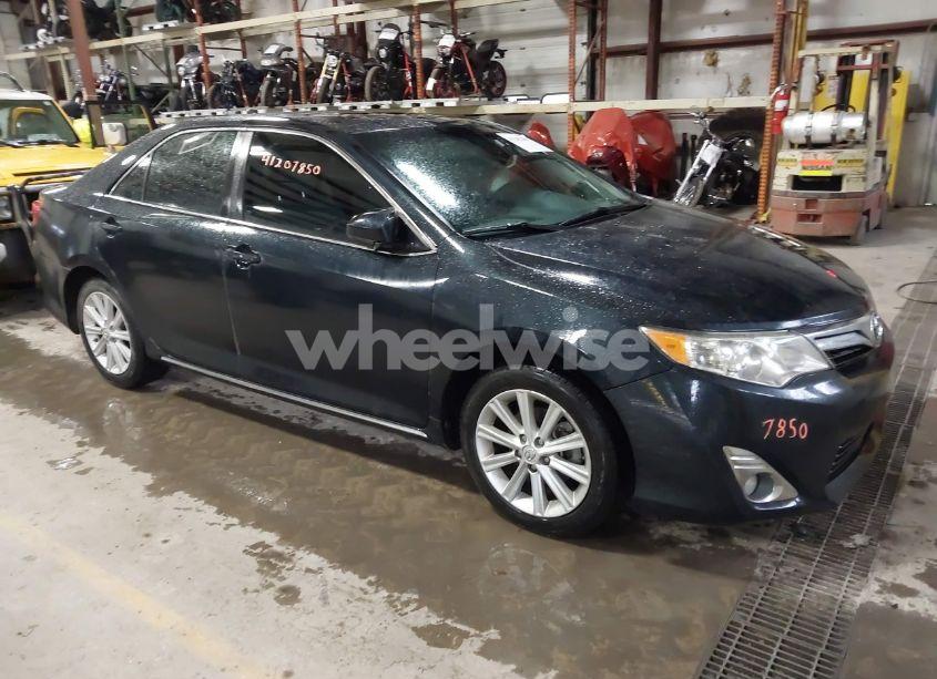2013 Toyota Camry XLE (VIN 4T1BF1FK1DU669250) main photo