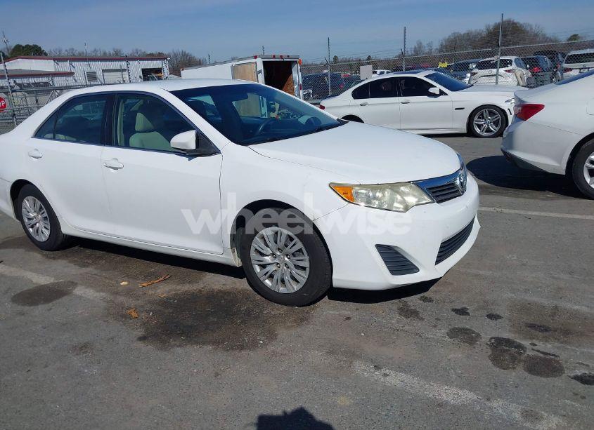 2013 Toyota Camry L (VIN 4T1BF1FK1DU680538) main photo