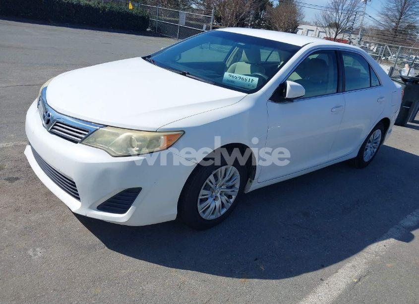 Photo 2 of 2013 Toyota Camry L (VIN 4T1BF1FK1DU680538)