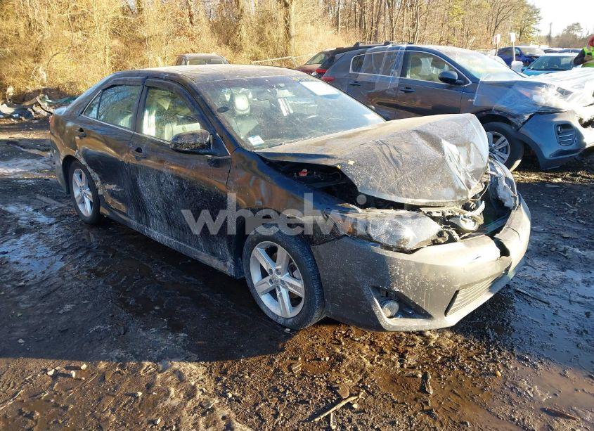 2013 Toyota Camry SE (VIN 4T1BF1FK1DU715952) main photo