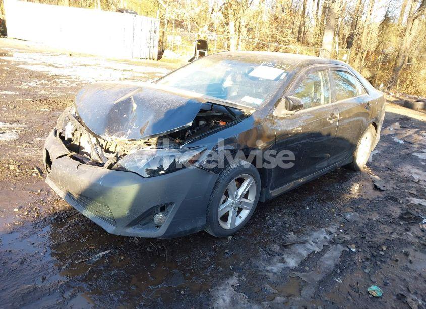 Photo 2 of 2013 Toyota Camry SE (VIN 4T1BF1FK1DU715952)