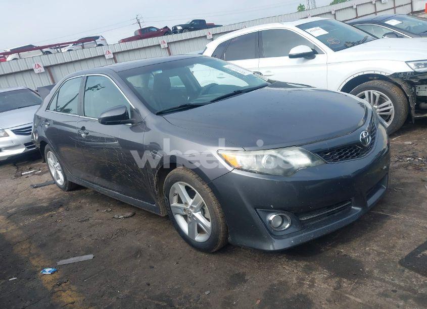 2013 Toyota Camry SE (VIN 4T1BF1FK1DU720911) main photo