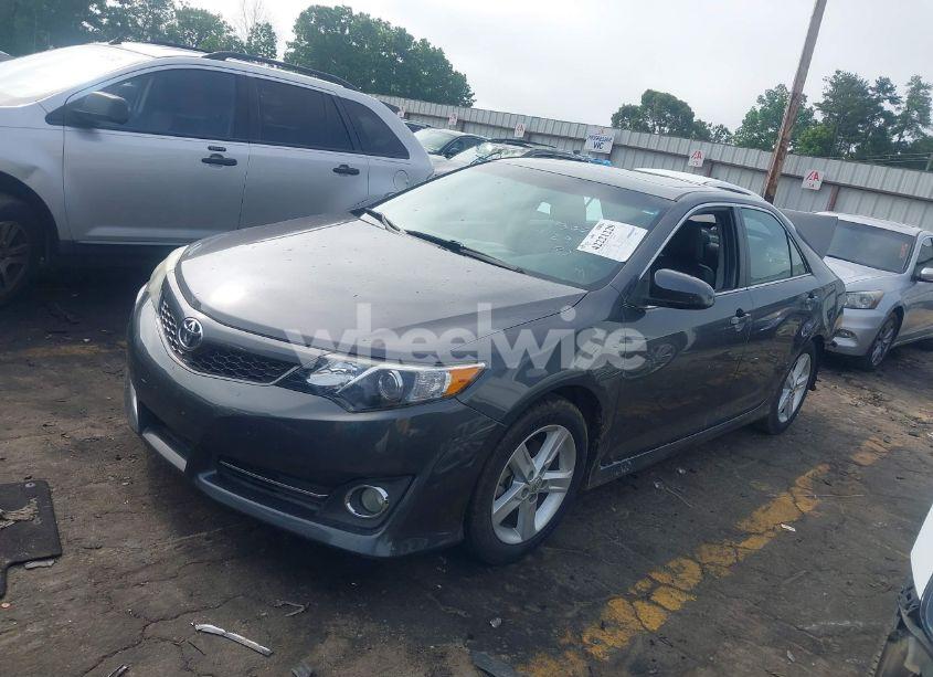 Photo 2 of 2013 Toyota Camry SE (VIN 4T1BF1FK1DU720911)