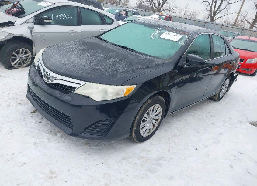 Photo 2 of 2014 Toyota Camry LE (VIN 4T1BF1FK1EU326732)