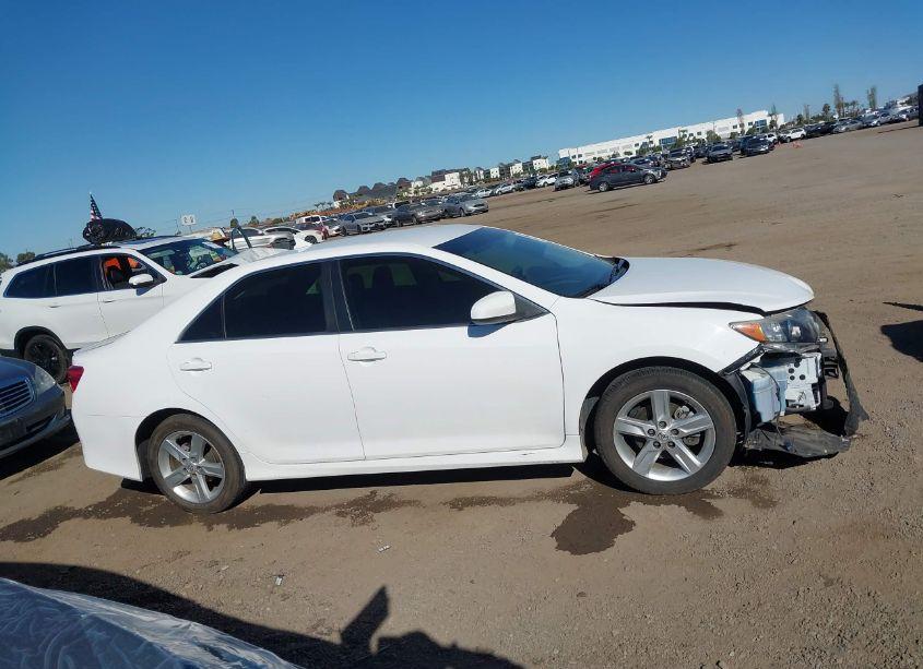 Photo 14 of 2014 Toyota Camry SE (VIN 4T1BF1FK1EU338041)