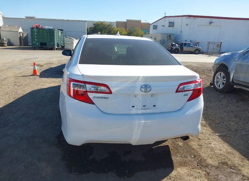 Photo 17 of 2014 Toyota Camry SE (VIN 4T1BF1FK1EU338041)