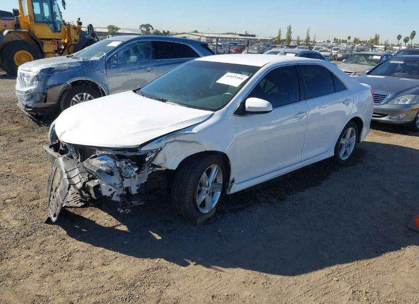 Photo 2 of 2014 Toyota Camry SE (VIN 4T1BF1FK1EU338041)