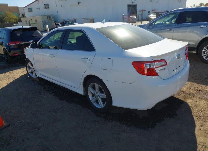 Photo 3 of 2014 Toyota Camry SE (VIN 4T1BF1FK1EU338041)