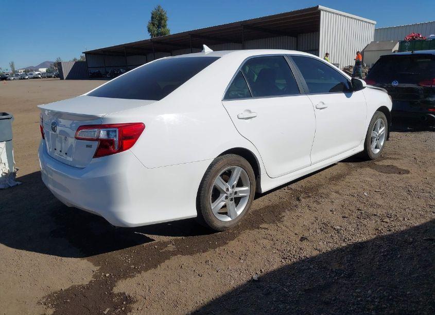 Photo 4 of 2014 Toyota Camry SE (VIN 4T1BF1FK1EU338041)