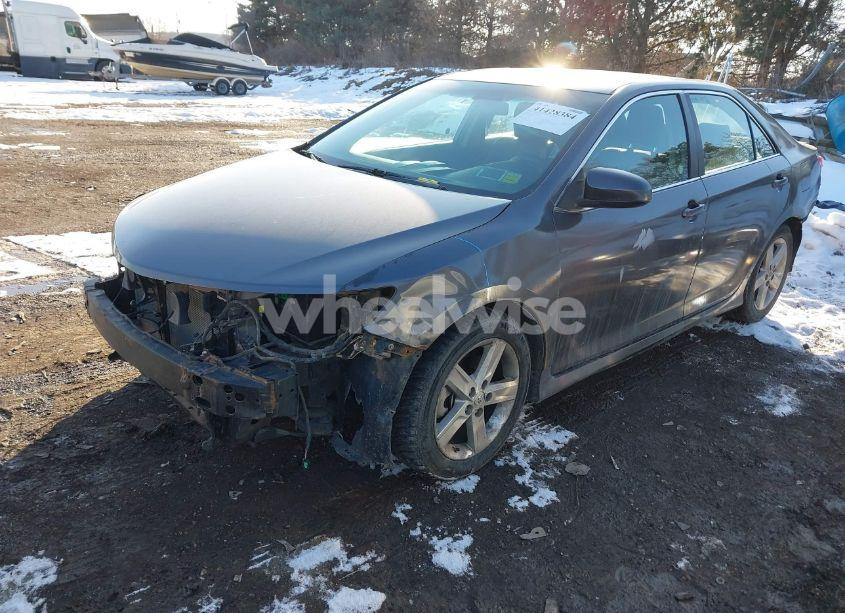 Photo 2 of 2014 Toyota Camry SE (VIN 4T1BF1FK1EU364123)