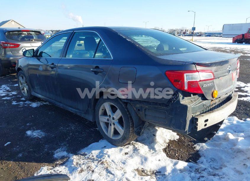 Photo 3 of 2014 Toyota Camry SE (VIN 4T1BF1FK1EU364123)